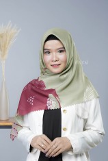 Hijab Segiempat Kampus - UGM